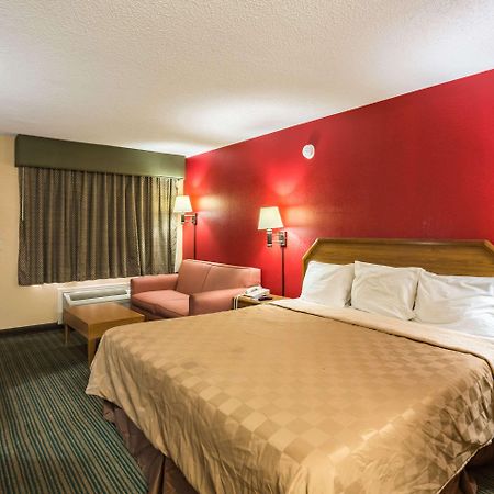 Rodeway Inn Hazlehurst Экстерьер фото