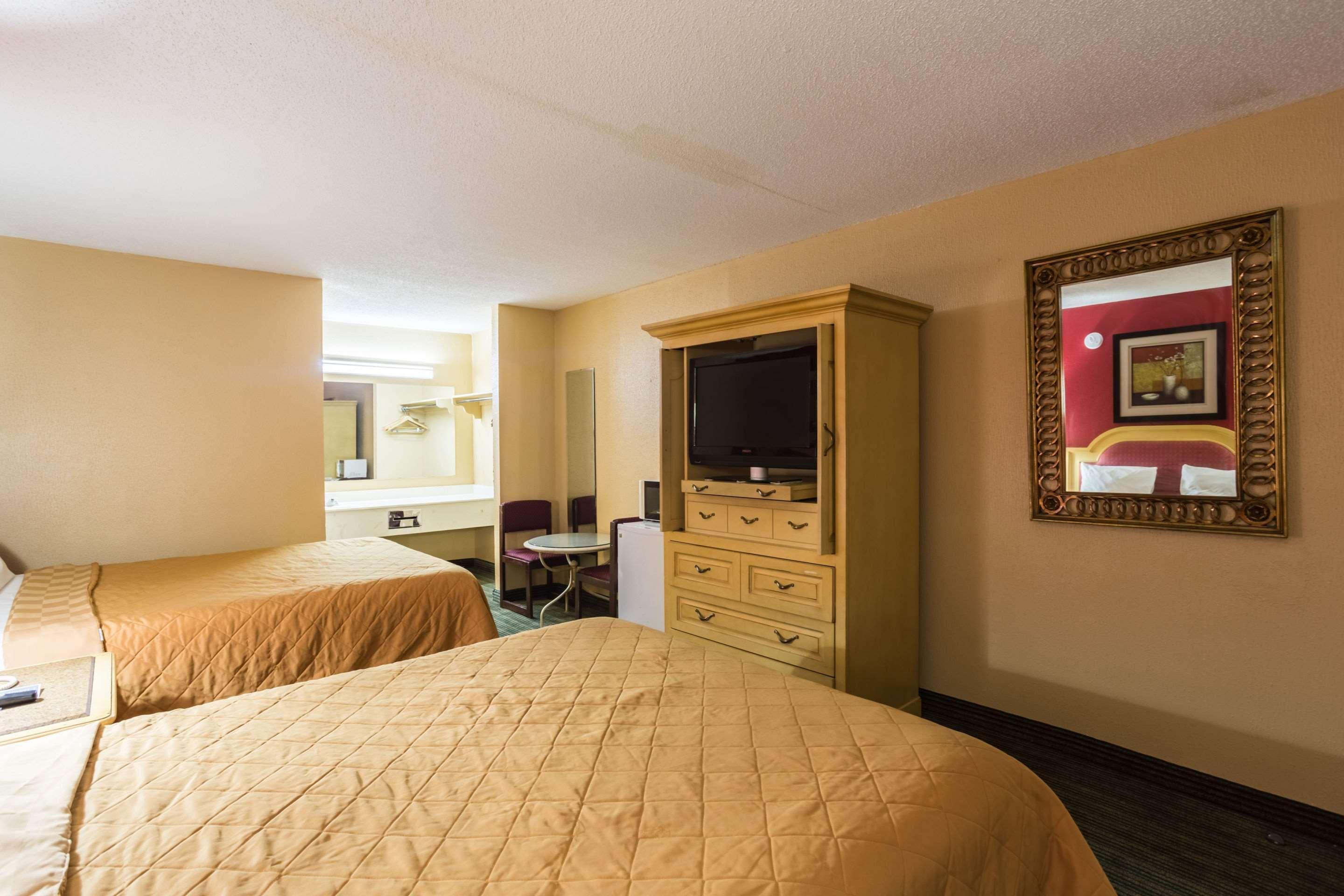 Rodeway Inn Hazlehurst Экстерьер фото