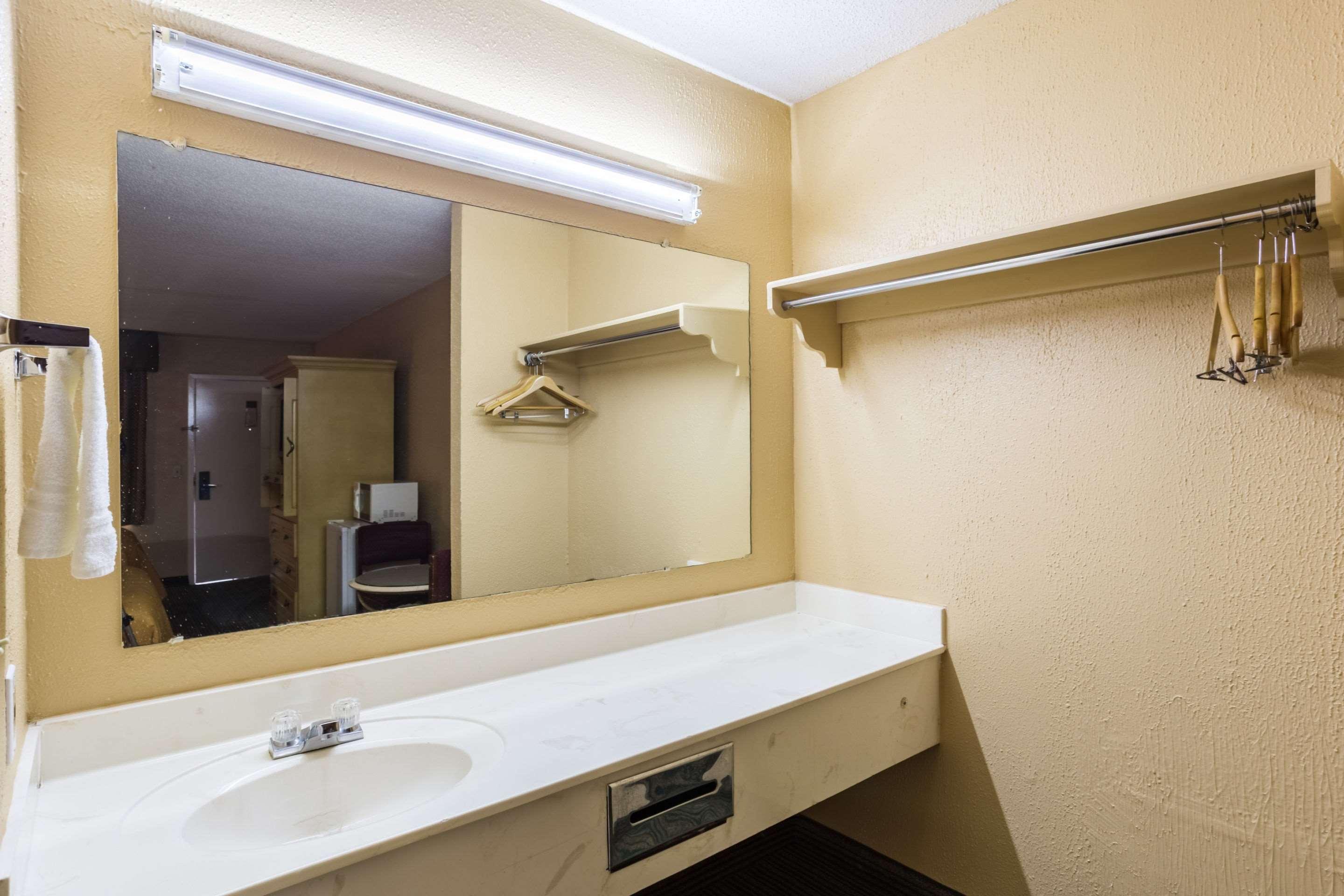 Rodeway Inn Hazlehurst Экстерьер фото