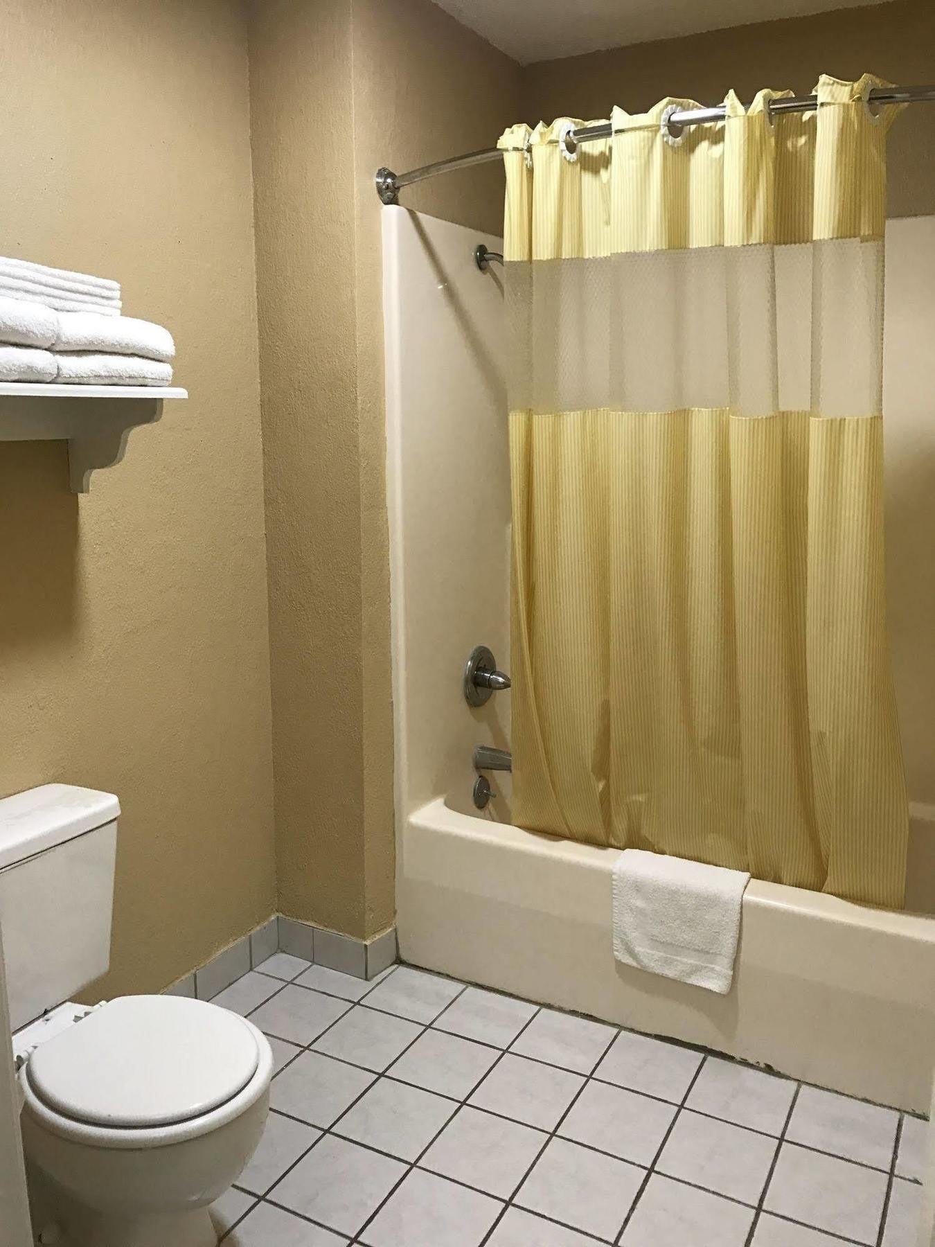 Rodeway Inn Hazlehurst Экстерьер фото