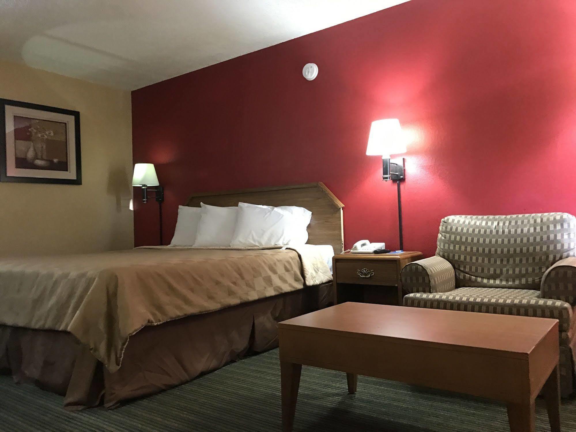Rodeway Inn Hazlehurst Экстерьер фото