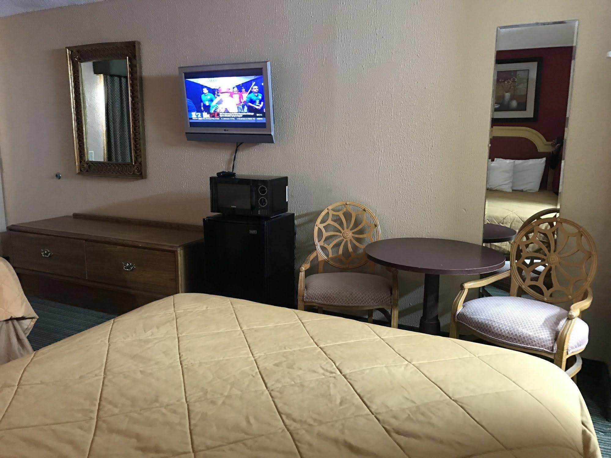 Rodeway Inn Hazlehurst Экстерьер фото