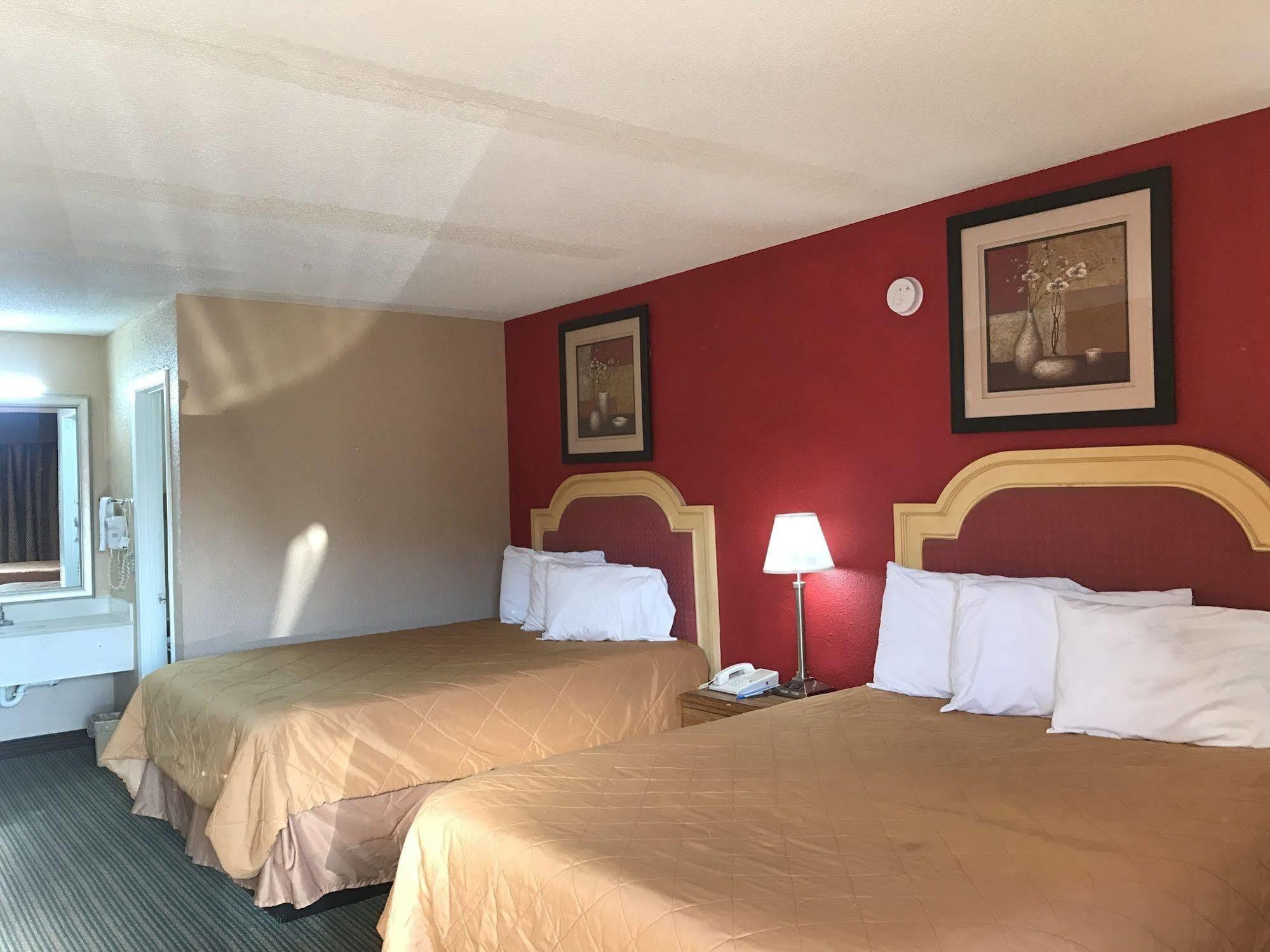 Rodeway Inn Hazlehurst Экстерьер фото